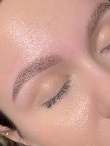 Wizaż Studio Natalia Kujawska - Profesjonalny Makijaż i Stylizacja Brwi w Gnieźnie